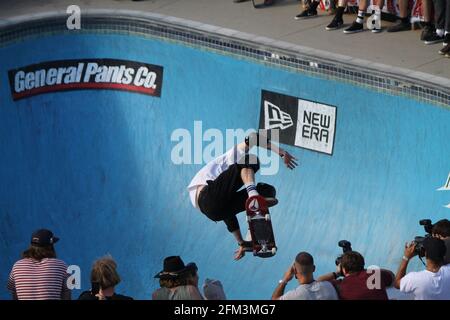 BONDI, AUSTRALIEN - 21. Feb 2016: Der bekannte Skateboarder Tony Hawk macht eine Luftdemonstration für den Bowl-A-rama Bondi Beach 2016 in der Nähe von Sydney Stockfoto