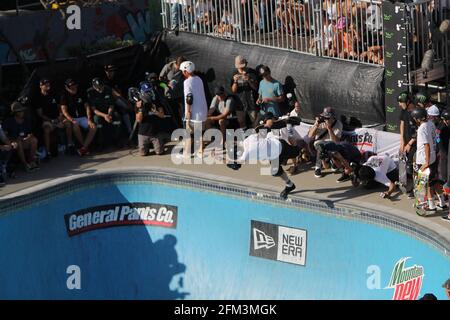 BONDI, AUSTRALIEN - 21. Feb 2016: Der bekannte Skateboarder Tony Hawk macht eine Luftdemonstration für den Bowl-A-rama Bondi Beach 2016 in der Nähe von Sydney Stockfoto