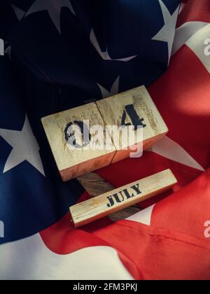 Amerikanische Flagge auf altem Holzhintergrund, Retro-Stil, vintage. Alles gute zum Unabhängigkeitstag, 4. Juli, USA. Veterans ' Memorial Day. Stockfoto