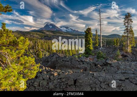 Norden Schwester, mittlere Schwester, Drei Schwestern Wüste, Willamette-Deschutes National Forest, Oregon Stockfoto