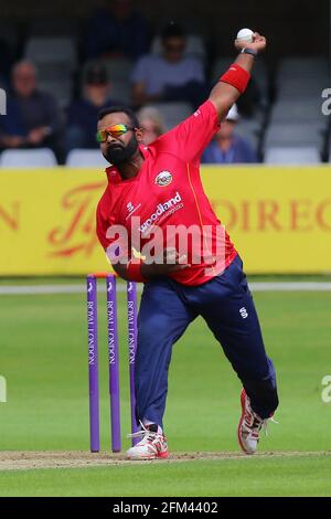 Ashar Zaidi beim Bowling für Essex während Essex Eagles gegen Kent Spitfires, Royal London One-Day Cup Cricket am Essex County Ground am 15. Juni Stockfoto