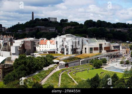 Aktenfoto vom 27/07/16 einer allgemeinen Ansicht des schottischen Parlaments in Holyrood, Edinburgh. Die Schotten gehen zu den Umfragen, um die nächste schottische Regierung zu wählen - obwohl die Coronavirus-Pandemie bedeutet, dass es mehr als 48 Stunden dauern könnte, bis alle Ergebnisse gezählt werden. Ausgabedatum: Donnerstag, 6. Mai 2021. Stockfoto