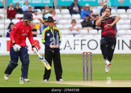 Tim Groenewald beim Bowlen für Somerset während Essex Eagles vs Somerset, Royal London One-Day Cup Cricket auf dem Essex County Ground am 12. Juni Stockfoto