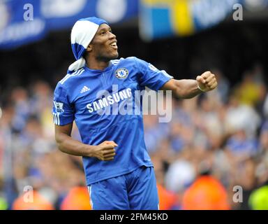 PREMIERSHIP FUSSBALL. CHELSEA V WIGAN. CHELSEA GEWINNT DIE MEISTERSCHAFT. drogba nach dem Spiel. 8/5/2010. BILD DAVID ASHDOWN Stockfoto