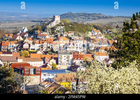 Kozi hradek, pohled ze Svateho Kopecku, Mikulov, Jizni Morava, Ceska republika / Kozi Hradek, Blick vom Holly Hill, Mikulov Stadt, Südmähren, Tschechisch Stockfoto