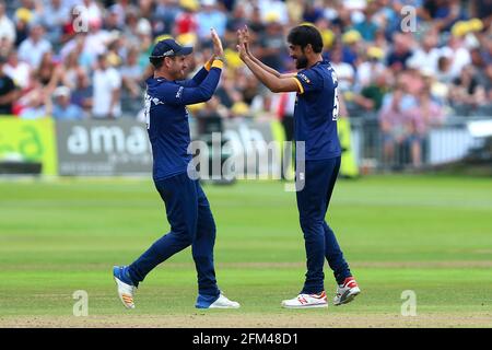 Mohammad Amir von Essex behauptet das Dickicht von Benny Howell während Gloucestershire gegen Essex Eagles, NatWest T20 Blast Cricket am Brightside Ground On Stockfoto