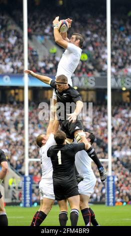 ENGLAND V NEUSEELAND IN TWICKENHAM 21/11/09. SIMON SHAW. BILD DAVID ASHDOWN Stockfoto