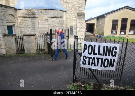 Stroud, Gloucestershire, Großbritannien. Mai 2021. Wahllokale für die Kommunalwahlen am 6. Mai 2021 in Stroud, Gloucestershire, Großbritannien, geöffnet. Kredit: Gary Learmonth / Alamy Live Nachrichten Stockfoto