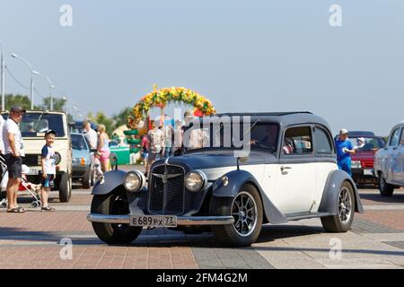 Ulyanovsk, Russland - 29. Juli 2017: Oldtimer-Retro-Auto auf der 'Retrospektive 2017' Auto-Festival - eine Auto-Show mit freiem Eintritt, wo Besitzer von alten Stockfoto