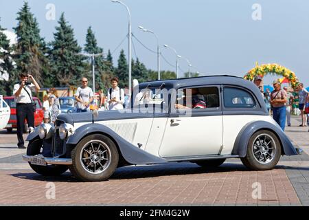 Ulyanovsk, Russland - 29. Juli 2017: Oldtimer-Retro-Auto auf der 'Retrospektive 2017' Auto-Festival - eine Auto-Show mit freiem Eintritt, wo Besitzer von alten Stockfoto