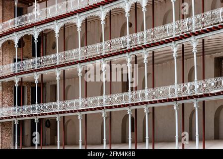 Madrid, Spanien - 1. Mai 2021: Das Beti Jai Fronton in Madrid. Es ist ein Sportort im Neo-Mudejar-Stil, der letzten überlebenden baskischen Pelota aus dem 19. Jahrhundert Stockfoto