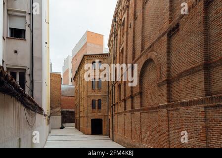 Madrid, Spanien - 1. Mai 2021: Das Beti Jai Fronton in Madrid. Es ist ein Sportort im Neo-Mudejar-Stil, der letzten überlebenden baskischen Pelota aus dem 19. Jahrhundert Stockfoto