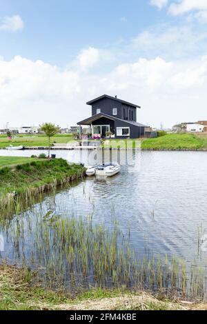 Moderne nachhaltige Holzhäuser in den Niederlanden Stockfoto