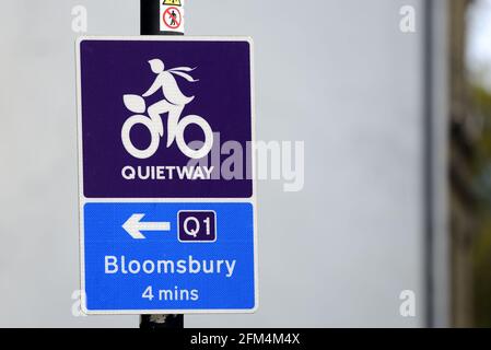 London, England, Großbritannien. Quietway / Cycleway Schild Q1 Stockfoto