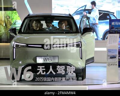 Die neuen Energie-Automobile werden am 30. April 2021 auf der Nanjing International Automobile Expo 2021 in Nanjing, Jiangsu, China, gezeigt. (Foto: TPG/cnsphotos) Stockfoto