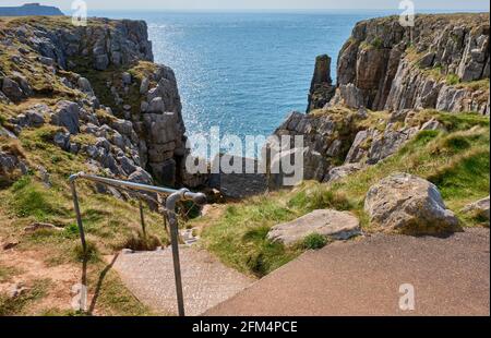 St Govan's Chapel, St Govan's, in der Nähe von Bosherton, Pembrokeshire, Wales Stockfoto