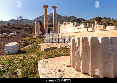 Die Säulen und Kapitelle des Tempels von Artemis in Die antike Stadt Sardes Stockfoto