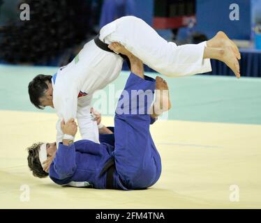 OLYMPISCHE SPIELE PEKING 2008. HERREN 60KG JUDO REPECHAGE. CRAIG FALLON WÄHREND SEINES SPIELS MIT KIM KYONG (NORDKOREA) BILD DAVID ASHDOWN Stockfoto