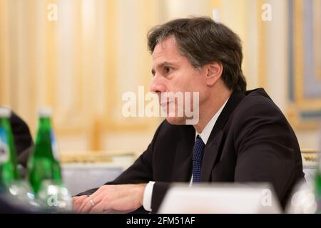 KIEW, UKRAINE - 06. März 2015: Antony Blinken ist ein amerikanischer Regierungsbeamter und Diplomat, der als 71. US-Außenminister dient. Treffen mit dem ukrainischen Präsidenten Poroschenko im Jahr 2015 Stockfoto