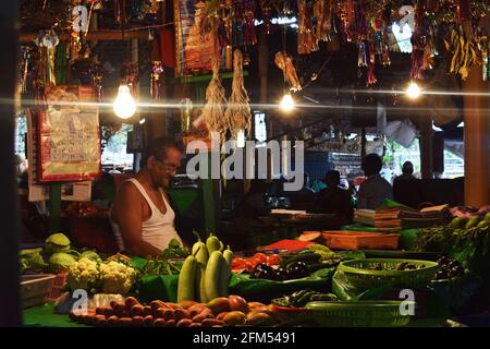 PUNE, MAHARASHTRA, INDIEN, Juni 2018, Gemüseverkäufer auf dem mandai-Markt Stockfoto