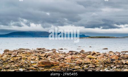 Blick auf Achill Island von Falmore (an Fal Mor), Mullet Peninsula, County Mayo, Irland Stockfoto