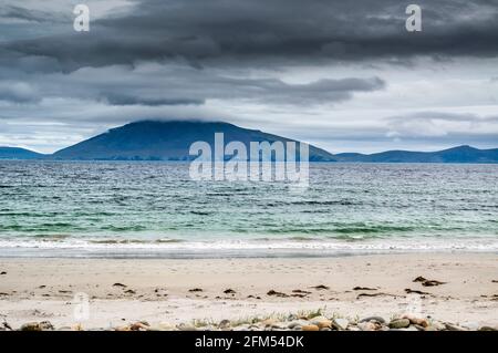 Blick auf Achill Island von Falmore (an Fal Mor), Mullet Peninsula, County Mayo, Irland Stockfoto