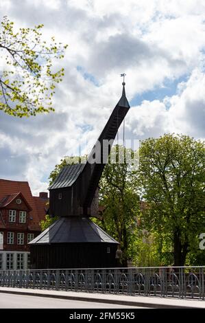 06. Mai 2021, Niedersachsen, Lüneburg: Der 'Alte Kranich' in der historischen Innenstadt von Lüneburg. Foto: Philipp Schulze/dpa Stockfoto