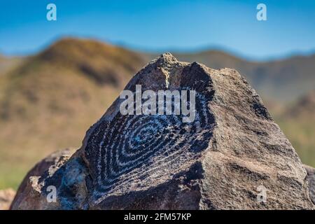 Herrliche Spirale, eine der Felszeichnungen am Signal Hill, die von den Hohokam-Leuten von 450 bis 1450 u.Z. gemacht wurden, Saguaro National Park, Tucson Mountain District, Stockfoto