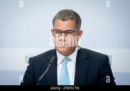 Berlin, Deutschland. Mai 2021. Alok Sharma, Vorsitzender der COP26, nimmt am digitalen Petersberger Klimadialog Teil. Quelle: Kay Nietfeld/dpa/Alamy Live News Stockfoto