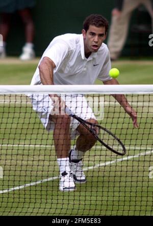 PETE SAMPRAS WÄHREND DES MEN'S S FINALES IN WIMBLEDON - JULI 2000 GEGEN PAT-VERFLER. Stockfoto