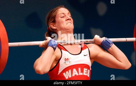 COMMONWEALTH GAMES MANCHESTER 31/7/2002 WOMANS GEWICHTHEBEN BIS ZU 58 KG MICHAELA BREEZE WÄHREND DER CLEAN & JURK BILD DAVID ASHDOWN. COMMONWEALTH-SPIELE MANCHESTER Stockfoto