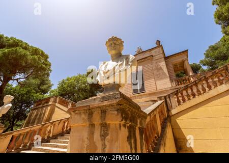 Der Eingang zum Park des Labyrinths von Horta (Parc del Laberint d'Horta) in Barcelona, Spanien Stockfoto