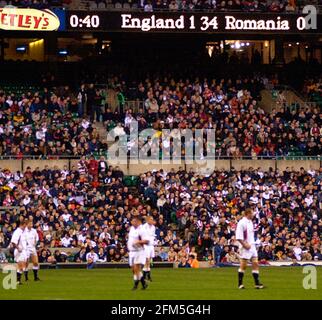 RUGBY IN TWICKENHAM ENGLAND V RUMÄNIEN 17/11/2001 BILD DAVID ASHDOWN. RUGBY Stockfoto