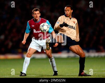 WEST HAM V ARSENAL 15/12/2001 BILD DAVID ASHDOWN FUSSBALL Stockfoto