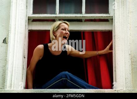 DENISE VAN OUTEN TV-MODERATORIN, APRIL 2001 Stockfoto