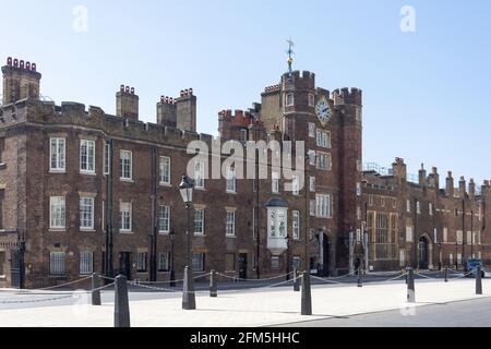 St. James's Palace aus dem 16. Jahrhundert, Pall Mall, St. James's City of Westminster, Greater London, England, Großbritannien Stockfoto