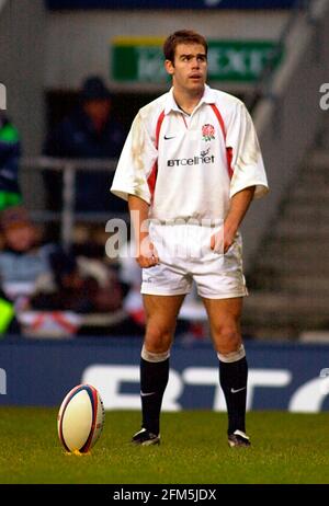 RUGBY BEI TWICKENHAM ENGLAND V RUMÄNIEN 17/11/2001 CHARLIE HODGSON BILD DAVID ASHDOWN. RUGBY Stockfoto