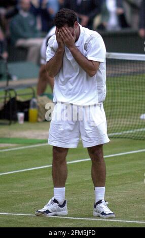 PETE SAMPRAS NACH DEM GEWINN DES WIMBLEDON MEN'S S FINALES, JULI 2000 GEGEN PAT RAFTER. Stockfoto