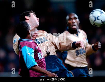 WEST HAM V ARSENAL 15/12/2001 BILD DAVID ASHDOWN FUSSBALL Stockfoto