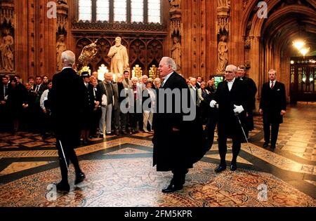 MICHAEL MARTIN, NEUER SPRECHER DES HOUSE OF COMMONS IM OKTOBER 2000, PROCESS THROUGH CENTRAL LOBBY TO PRESIDE OVER HIS FIRST SITTING OF THE HOUSE AS SPEAKER. Stockfoto