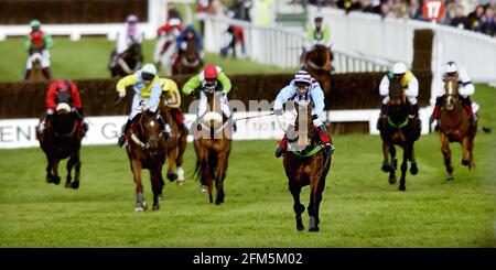 NATIONAL HUNT FESTIVAL CHELTENHAM 3. TAG DER GOLD CUP AM BESTEN MATE NACH DEM LETZTEN 13/3/2003 BILD DAVID ASHDOWN PFERDERENNEN Stockfoto