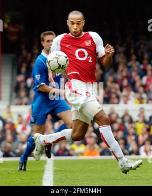 Thierry Henry ARSENAL V BIRMINGHAM 1/5/2004 HENRY. BILD DAVID ASHDOWN PREMIER LEAGUE FUSSBALL Stockfoto