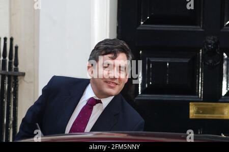 Schatzkanzler Gordon Brown verlässt heute Morgen nach der Kabinettssitzung um 10 die Downing Street. 27. November 2002 Foto Andy Paradise Stockfoto