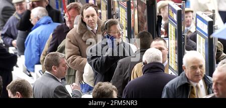 NATIONAL HUNT FESTIVAL CHELTENHAM 1. TAG 11/3/2003 BILD DAVID ASHDOWN RACING CHELTENHAM Stockfoto