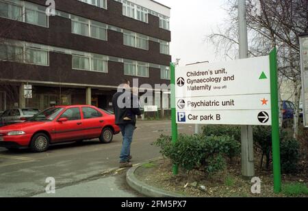 UNTERSUCHUNG VON TODESFÄLLEN BEI KINDERN IM KRANKENHAUS WEXHAM PARK, SLOUGH.PIC, HINTEN IM KRANKENHAUS Stockfoto