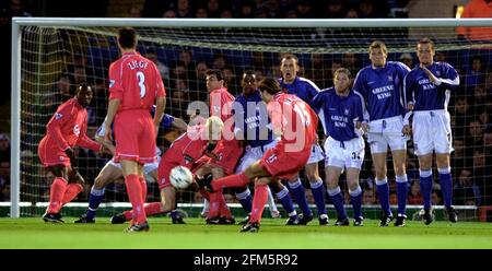 Ipswich Town / Liverpool April 2001 Patrick Berger takes a Freistoß Stockfoto