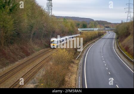 Wendover, Buckinghamshire, Großbritannien. Februar 2021. Ruhige Straßen und Züge heute. Viele Pendler arbeiten weiterhin von zu Hause aus. Premierminister Boris Johnson hat heute den Fahrplan für England festgelegt, das aus der Covid-19-Sperre herauskommt. Die Pendlerstadt Wendover in Buckinghamshire ist in der Zwischenzeit sehr ruhig, da die Menschen die Ratschläge der Regierung Covid-19 zur Sperrung befolgen, um zu Hause zu bleiben. Quelle: Maureen McLean/Alamy Stockfoto