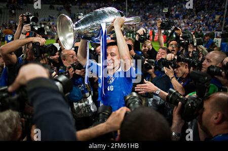 München 19.05.2012, Fußball John Terry (London) umringt von Fotografen FC Bayern München - FC Chelsea London Copyright (nur für journalistische Zweck Stockfoto