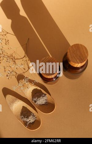 Ayurvedische Gesichtsmaske mit Gram-Mehl-Besan, Haldi-Milch-Ubtan, Peeling Stockfoto