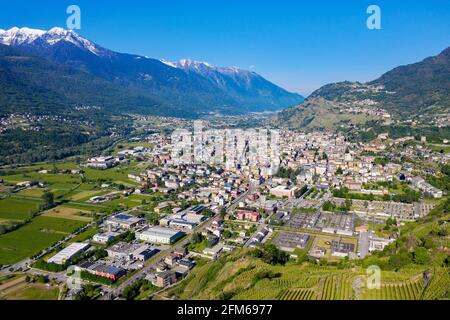 Valtellina (IT), Grumello Weinberge in der Nähe von Sondrio, Luftaufnahme Stockfoto